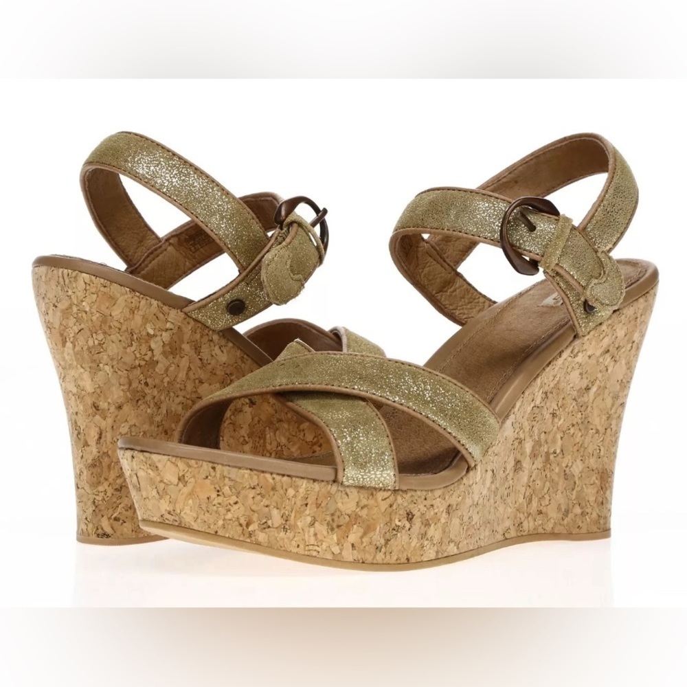 UGG Australia Womens Gold Shimmer Leather Ankle Strap High Wedge Sandal Size 8.5 - Picture 3 of 5